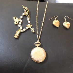 Gold costume jewelry set